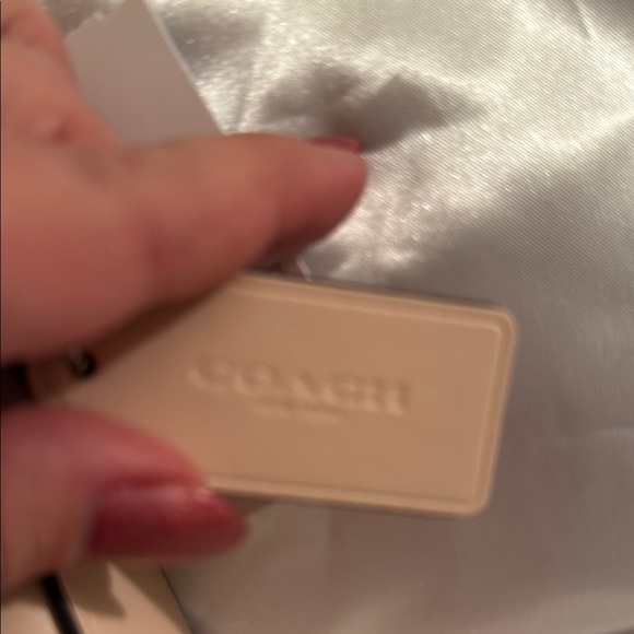 - 🌸Coach NWT Elegant Pink Eliza shoulder bag with zipper closure - Picture 6 of 7